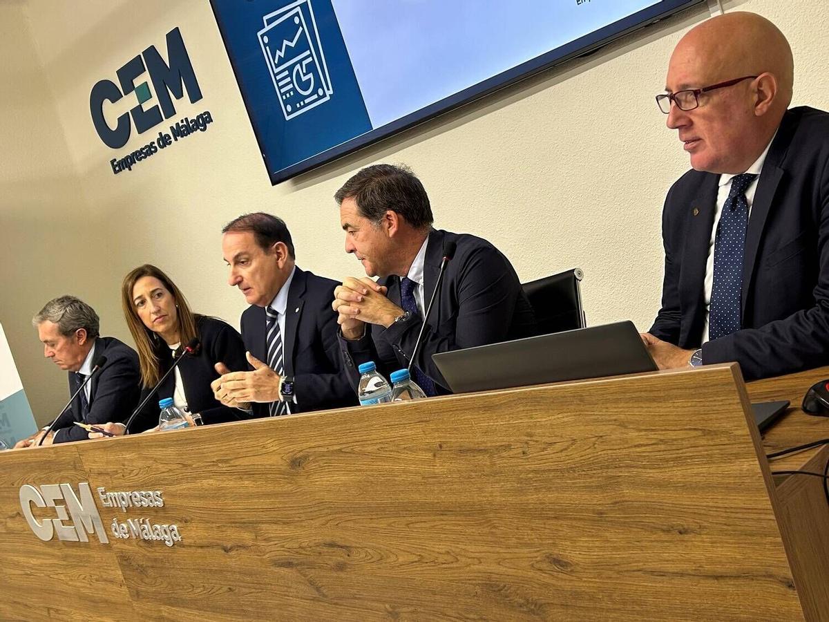 La Confederación de Empresarios de Málaga (CEM) ha celebrado este martes una sesión conjunta de su comité ejecutivo y junta directiva.