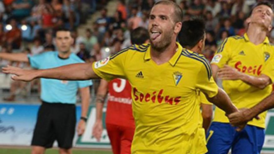 Ortuño celebra el gol que anotó al Almería.