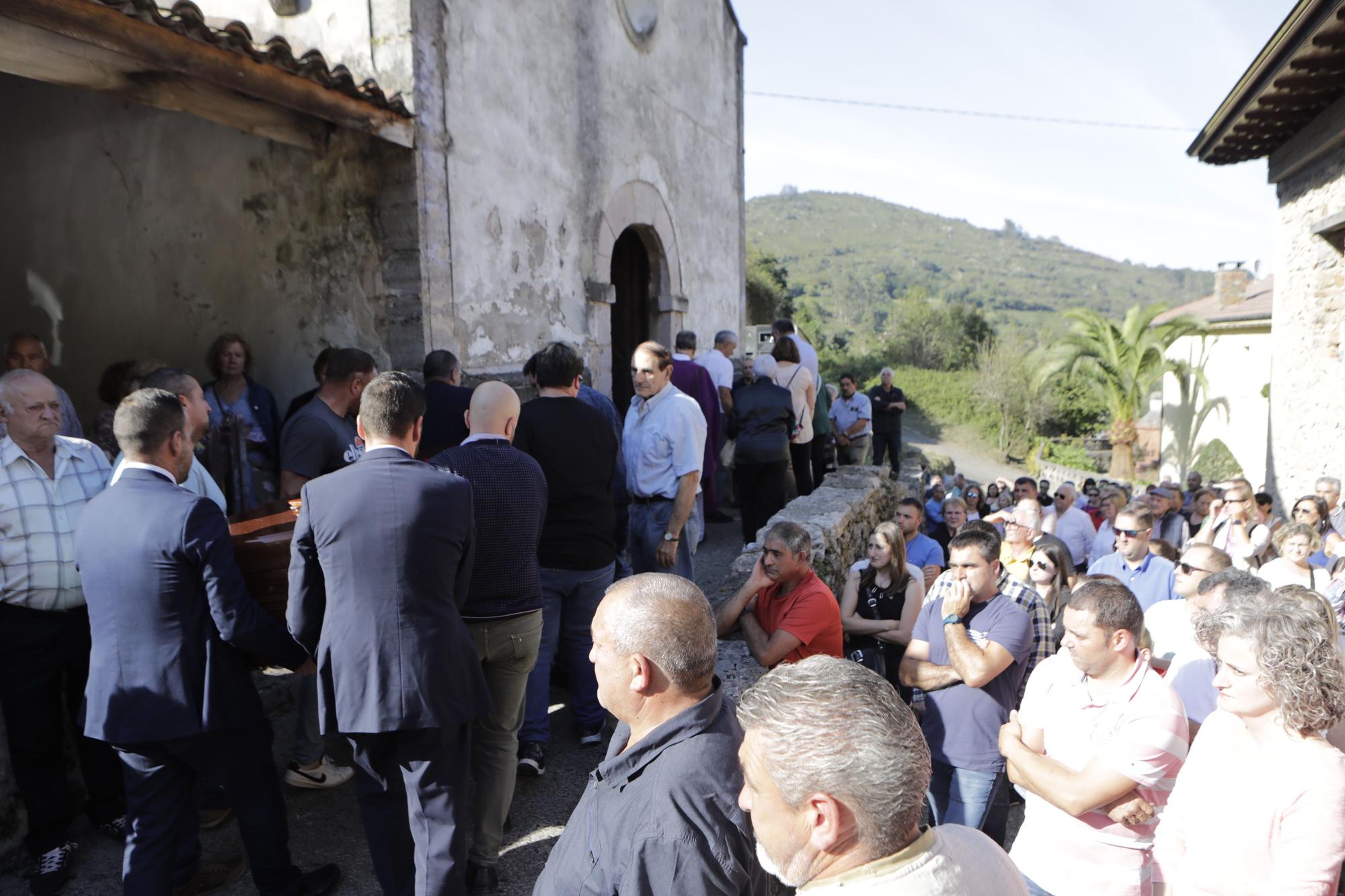 En imágenes: funeral por Juanjo Fernández, fallecido tras chocar con un "kamikaze"