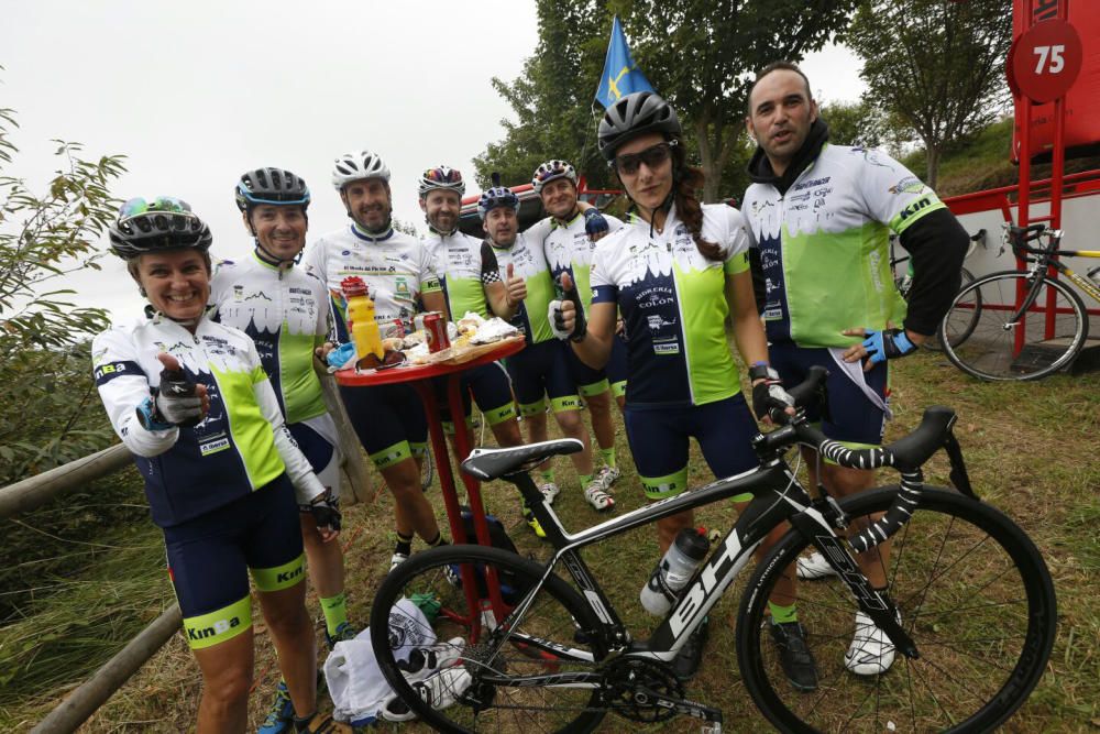 Ambientazo ciclista en el Naranco