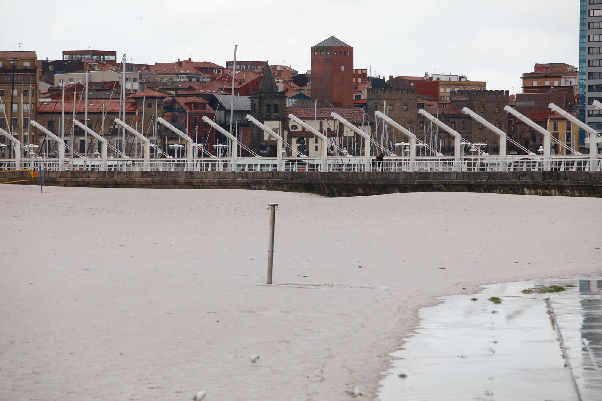 Las imágenes del temporal en Gijón.