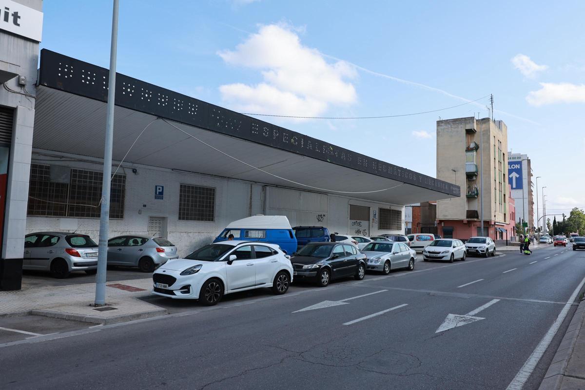 Nave que se derribará para construirse el hotel de 3 estrellas.