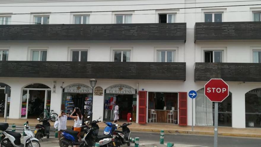 Foto de esta mañana de los apartamentos donde se precipitó el ciudadano italiano