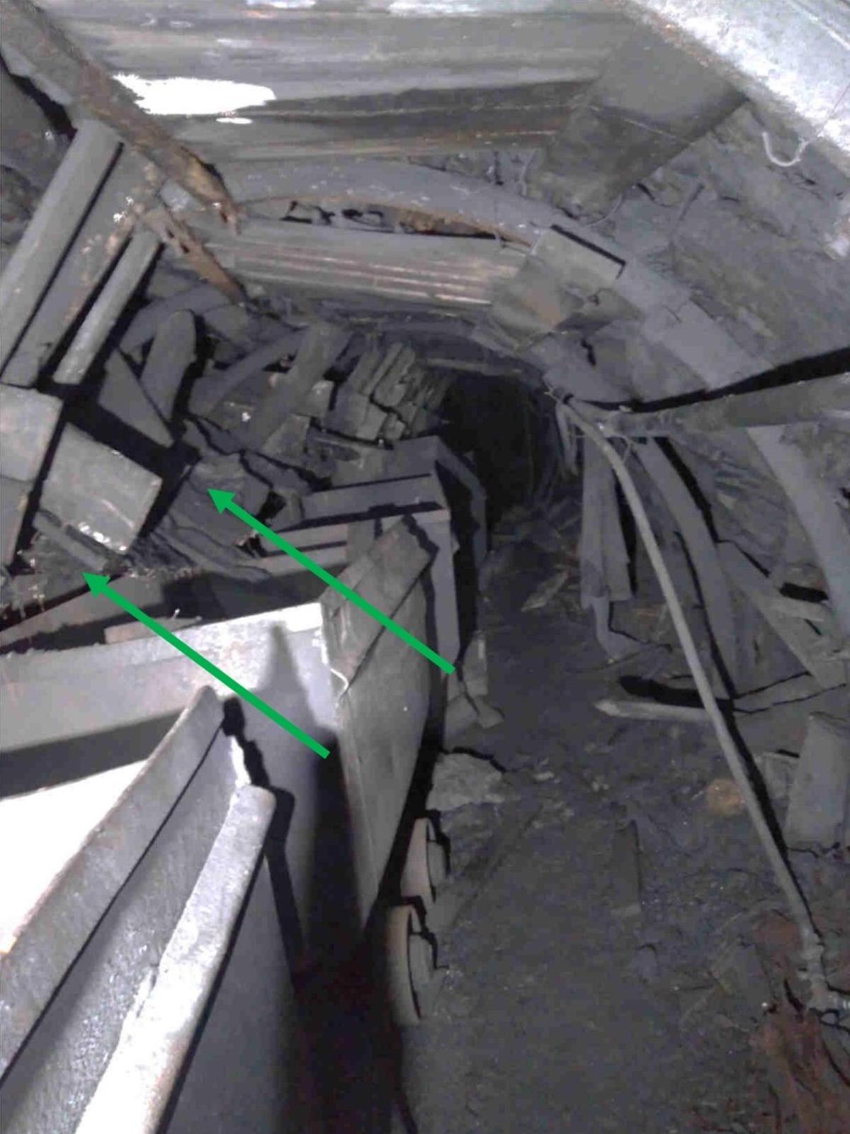 Imagen que muestra el recorrido del carbón en su caída a los vagones.