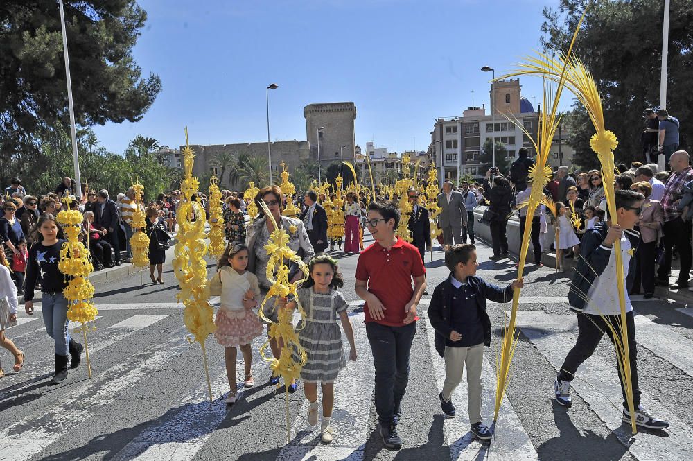 El calor es el gran protagonista en la procesión del Domingo de Ramos en Elche