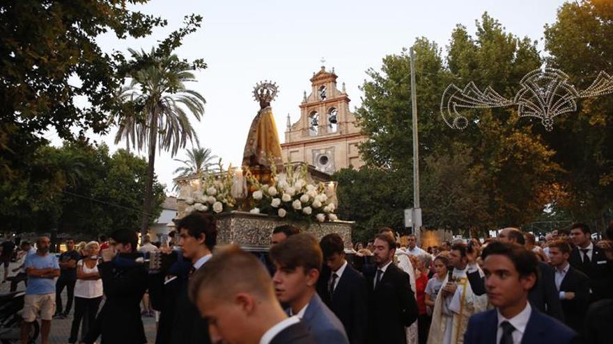 La Virgen espera en la Catedral