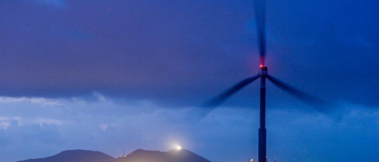 Aerogenerador instalado en las cercanías de la Plataforma Oceánica de Canarias (Plocan) | | JOSÉ CARLOS GUERRA