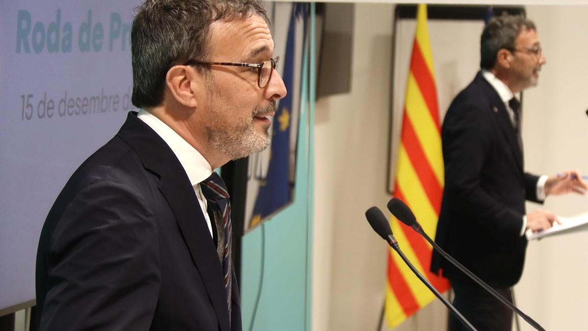 El portavoz de Junts, Josep Rius, durante la rueda de prensa celebrada este lunes