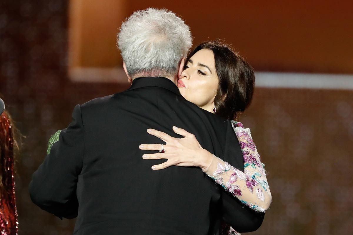 Penélope Cruz y Pedro Almodóvar en los Goya 2020