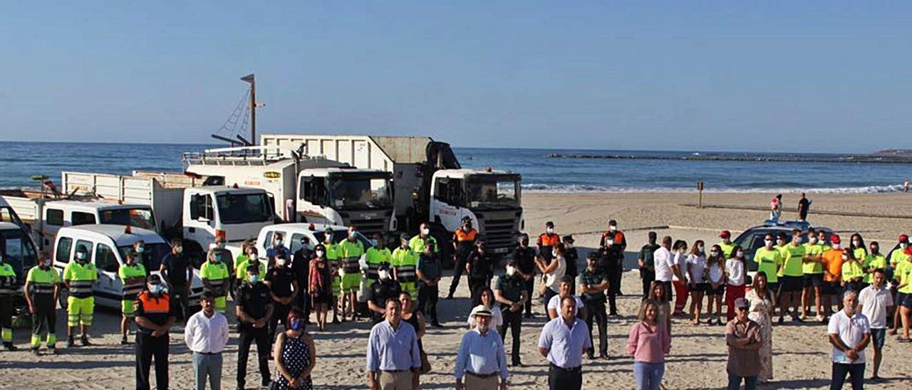 Presentación del dispositivo de playas el año pasado y los camiones de limpieza de FCC. | INFORMACIÓN
