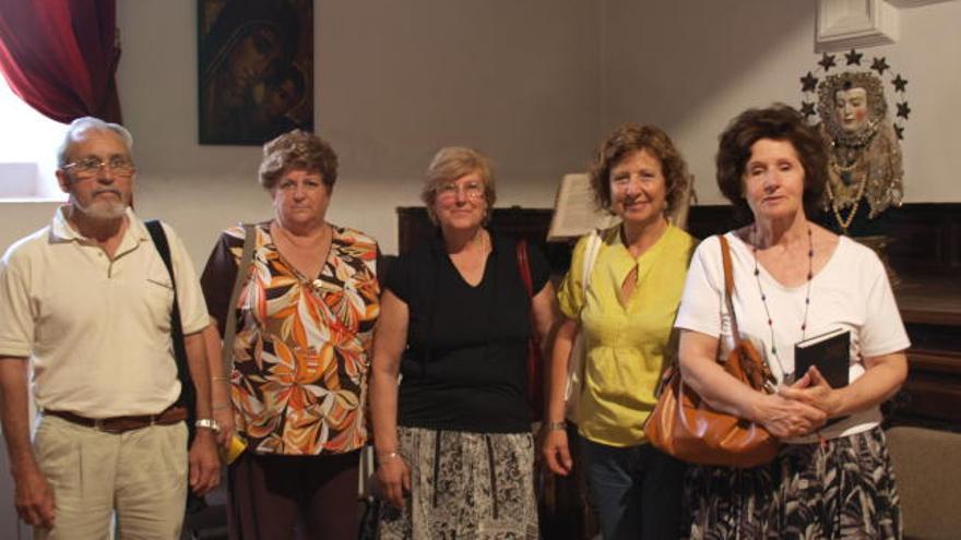 Miembros de la Asociación Socastillo, Concha Díez Valcabado (a la derecha), José Melero, Teresa Martínez y Ana Roca, junto a Mª Canto Marcos