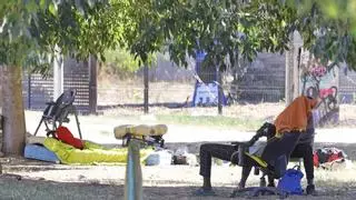 Acampen a l'exterior de l'antiga masia de Cal Gras de Girona després del desnonament
