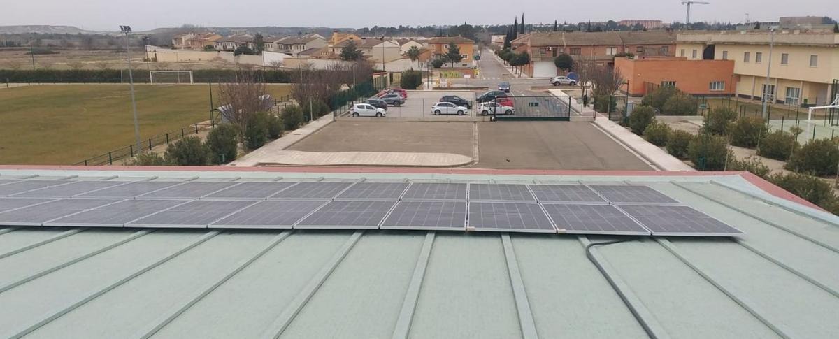 La piscina climatizada es uno de los equipamientos en los que ya se produce energía limpia. | SERVICIO ESPECIAL