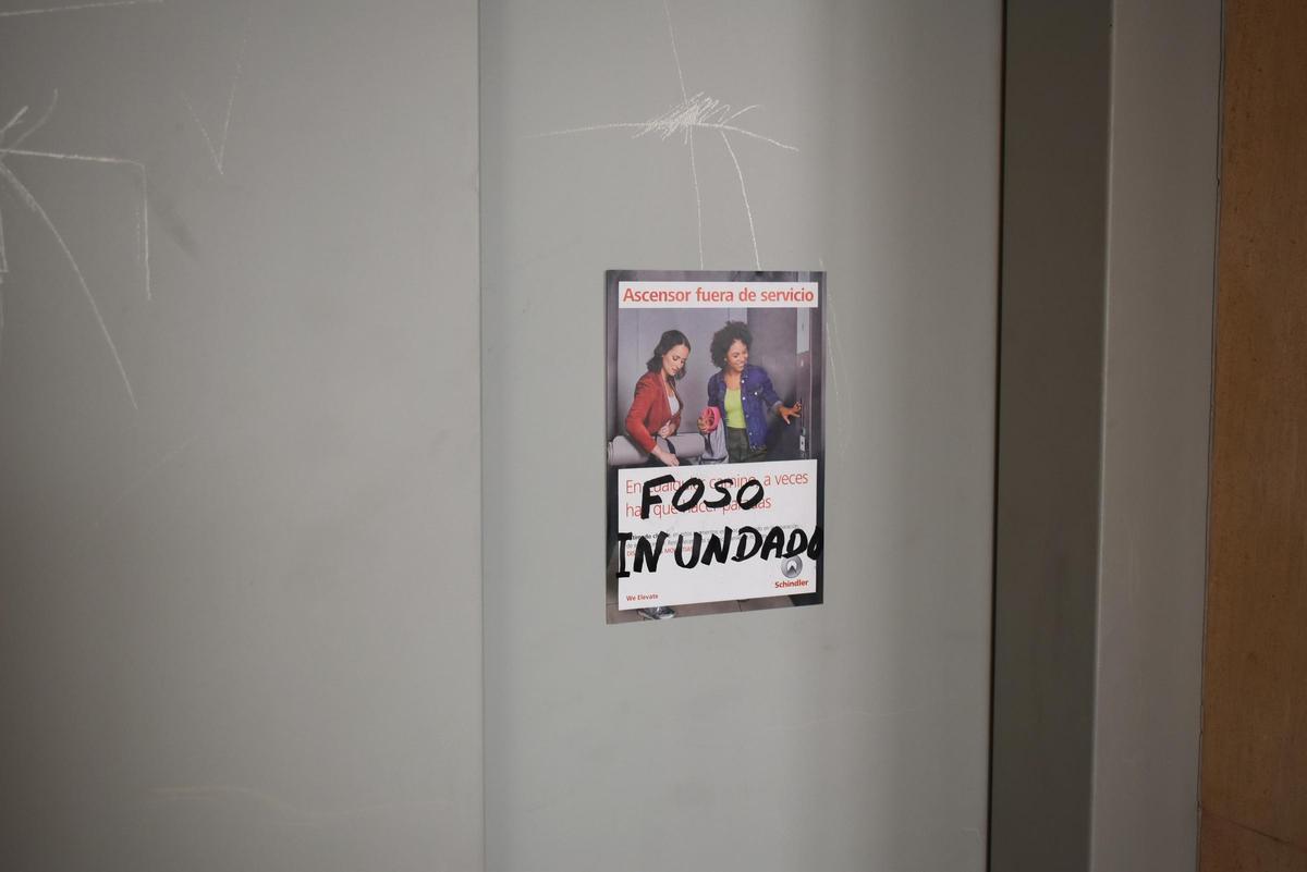 Galería | Vecinos de un edificio de Cáceres reclaman que viven sin ascensor