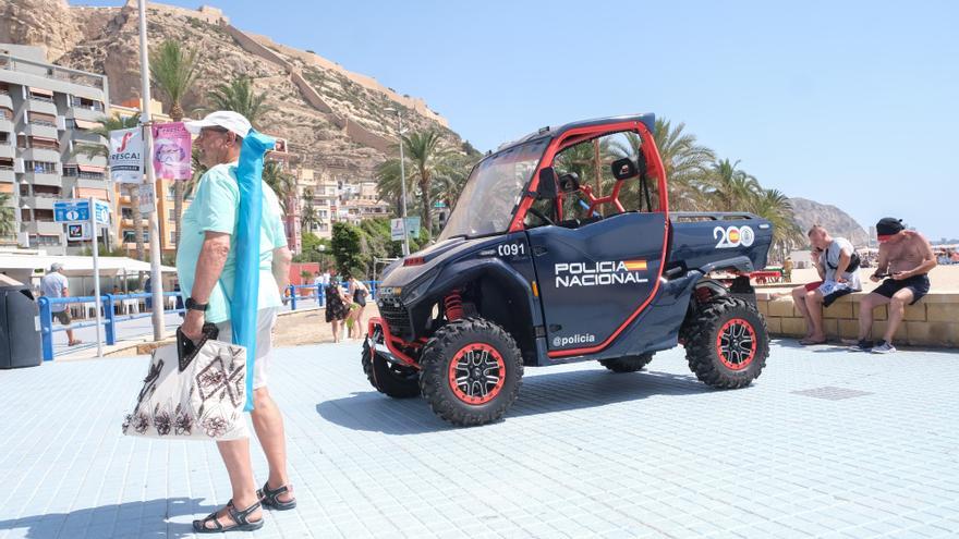 Las playas de Alicante extreman su vigilancia ante los hurtos y la venta ilegal