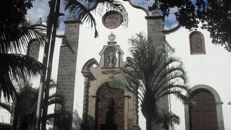 Exterior de la iglesia de San Francisco.