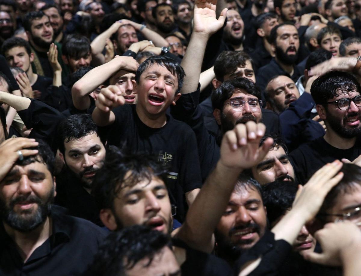 L’Iran inicia set dies de funeral pel seu líder i promet "duresa" contra els atacs