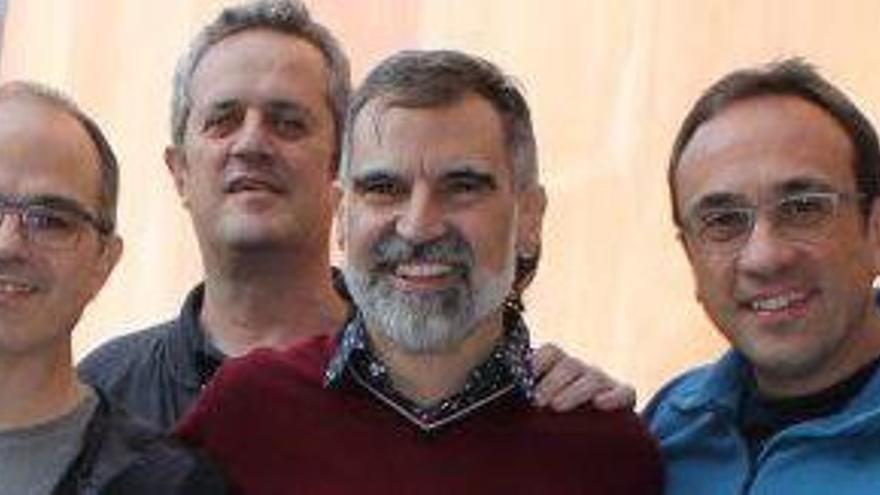 Jordi Cuixart, en la cárcel con otros presos del &#039;procés&#039;.