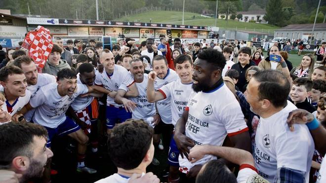 Las cifras del Unión Deportiva Llanera en uno de los ascensos más sólidos de Asturias: equipo humilde, números soberbios