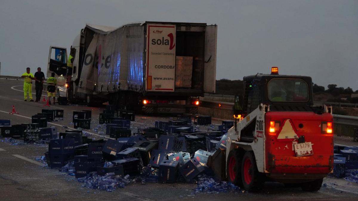 Botellas de agua en la autovía A-66.