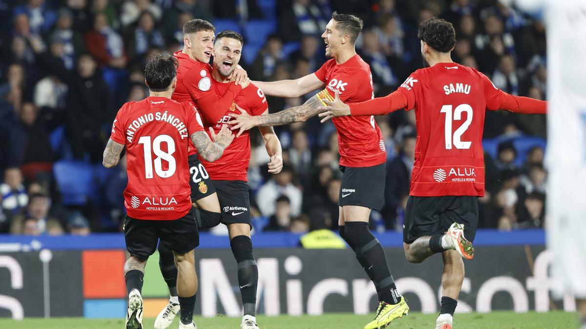 El Mallorca celebra el gol de Gio González