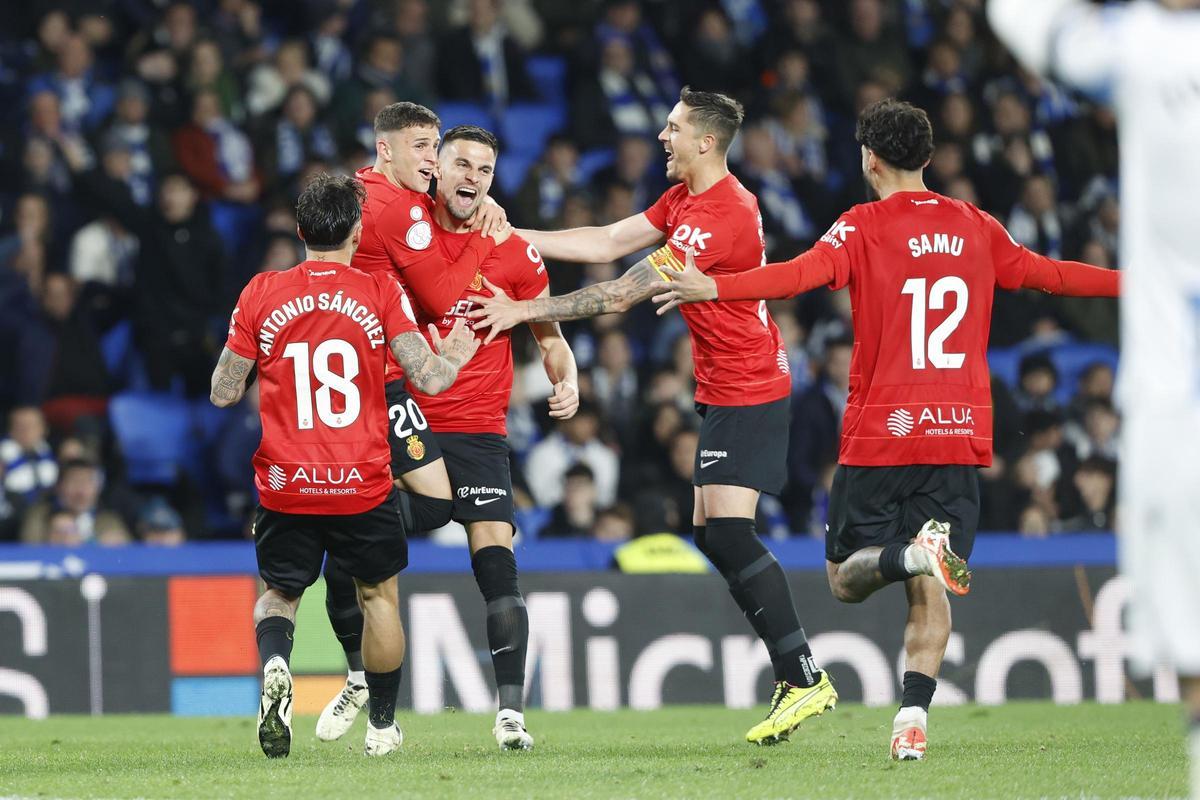 El Mallorca celebra el gol de Gio González