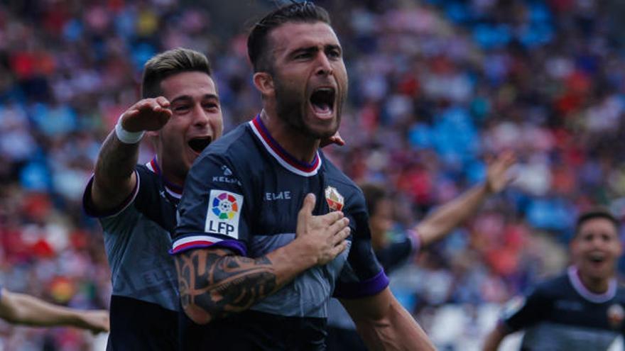 Armando celebra el tercer gol.