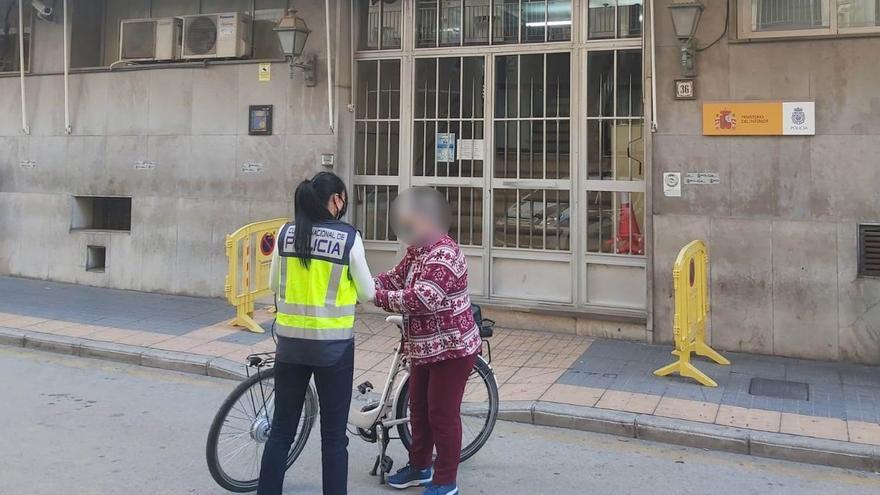 Detenida en Benidorm una mujer acusada de robar bicicletas en garajes privados