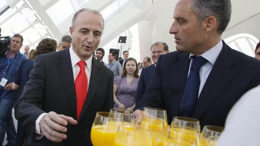 El ministro y Camps en el acto de Ford en Valencia el 14 de junio, la última vez que hablaron del ATC .