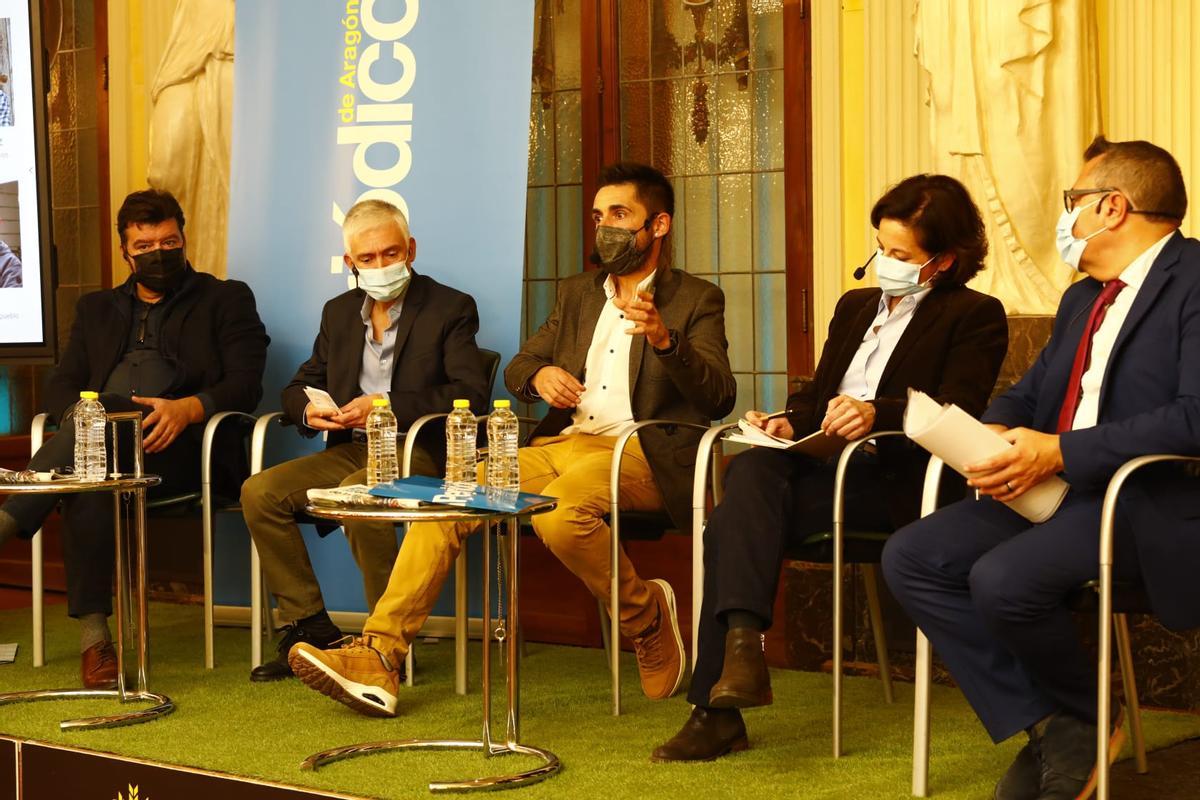 Javier Allué, Luis Antonio Sáez, Pablo Franco, Paloma Fábregas y Nicolás Espada, en un momento del debate
