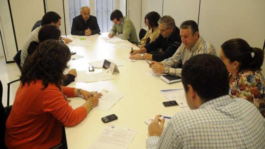 Un momento de la reunión de la junta rectora del IMD para aprobar las subvenciones. // Rafa Vázquez