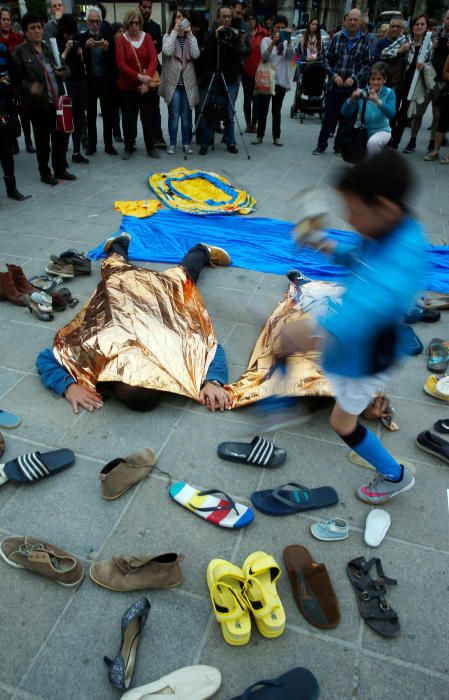 Acampada por los refugiados en la plaza del Ayuntamiento