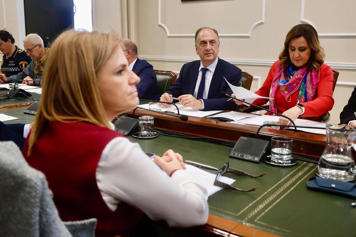 La alcaldesa y la delegada del Gobierno, en la Junta de Seguridad de ayer