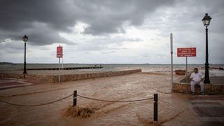 El Mar Menor vuelve al filo de la anoxia tras resistir al verano