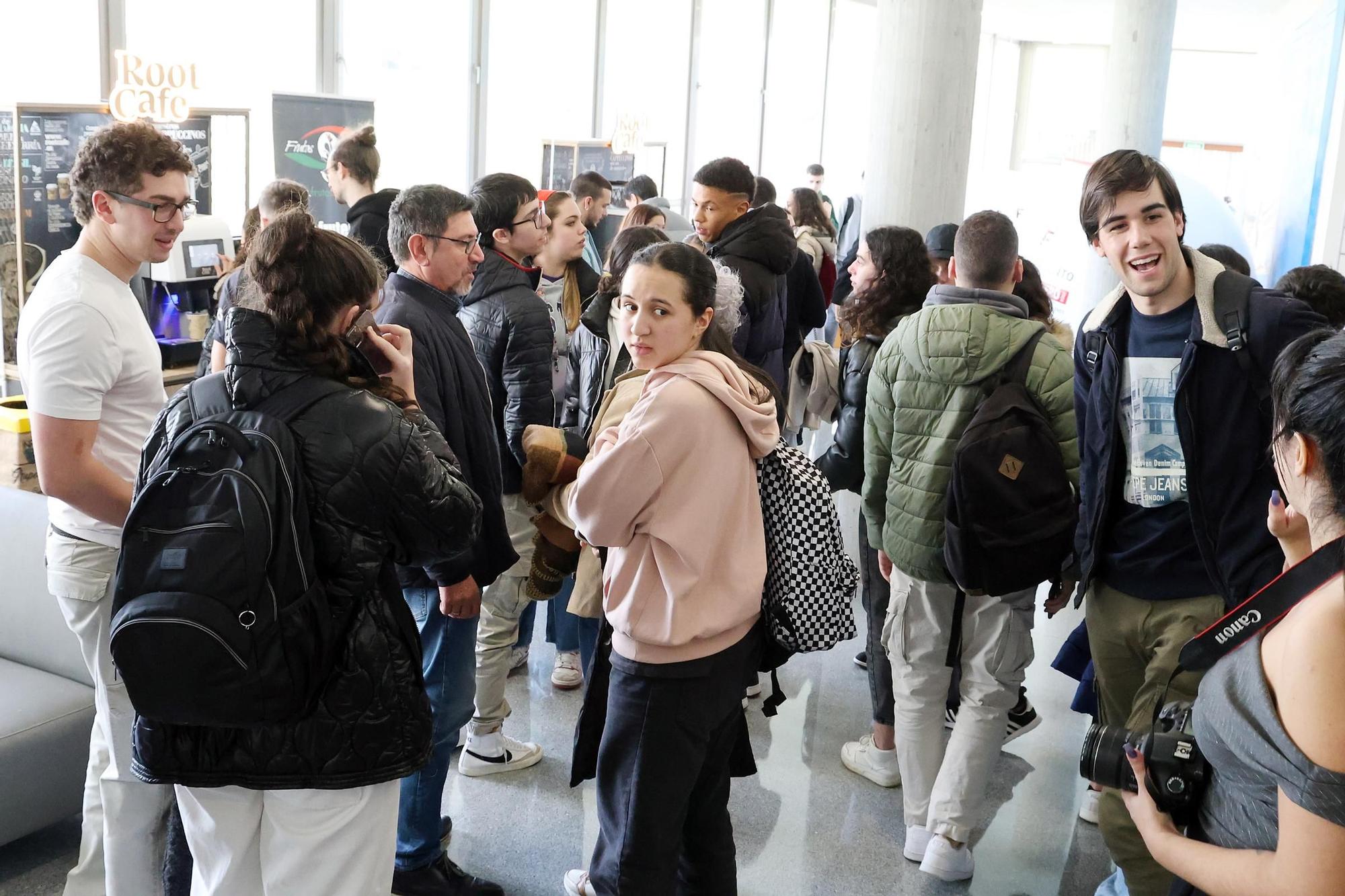 Casi medio millar de universitarios buscan acercar su talento a las empresas