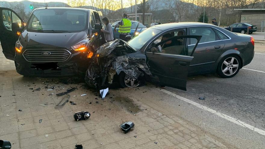 Cinc ferits en un xoc múltiple a la carretera de la Vergonya a Vilanna