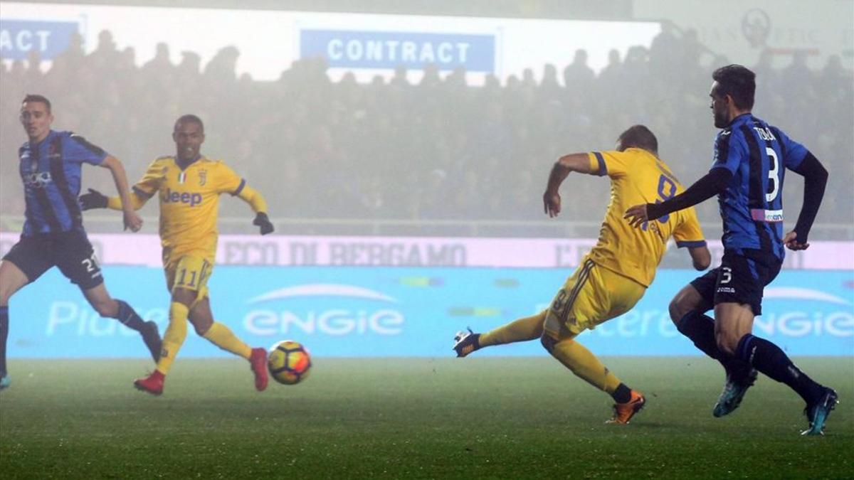 Higuaín inauguró el marcador tras una buena jugada personal