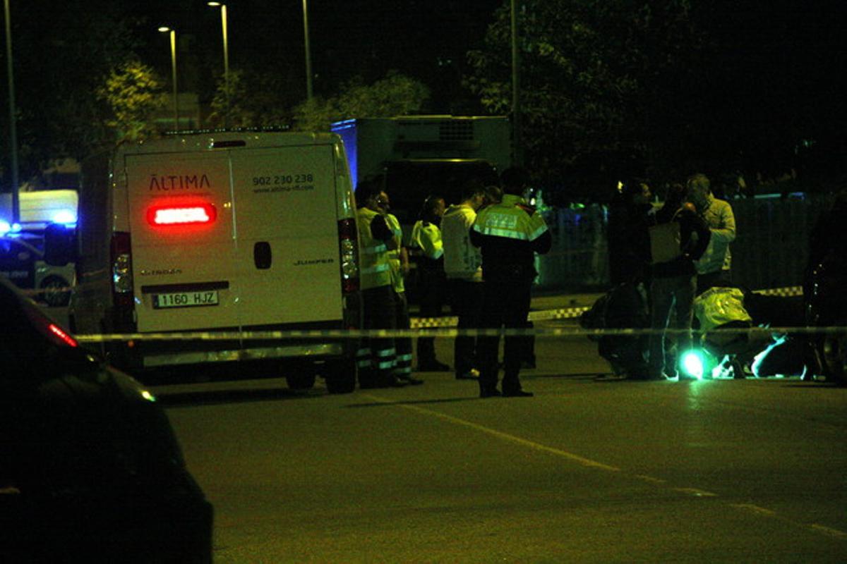 La policia científica treballa al lloc dels fets.