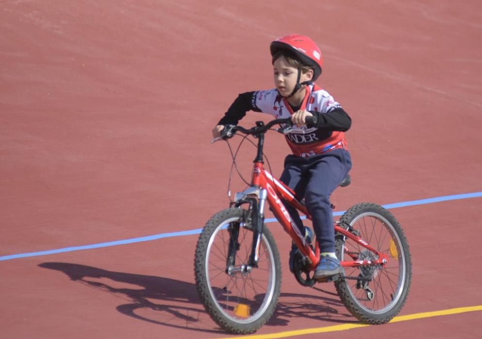 Exhibición en el velódromo de Molina de Segura