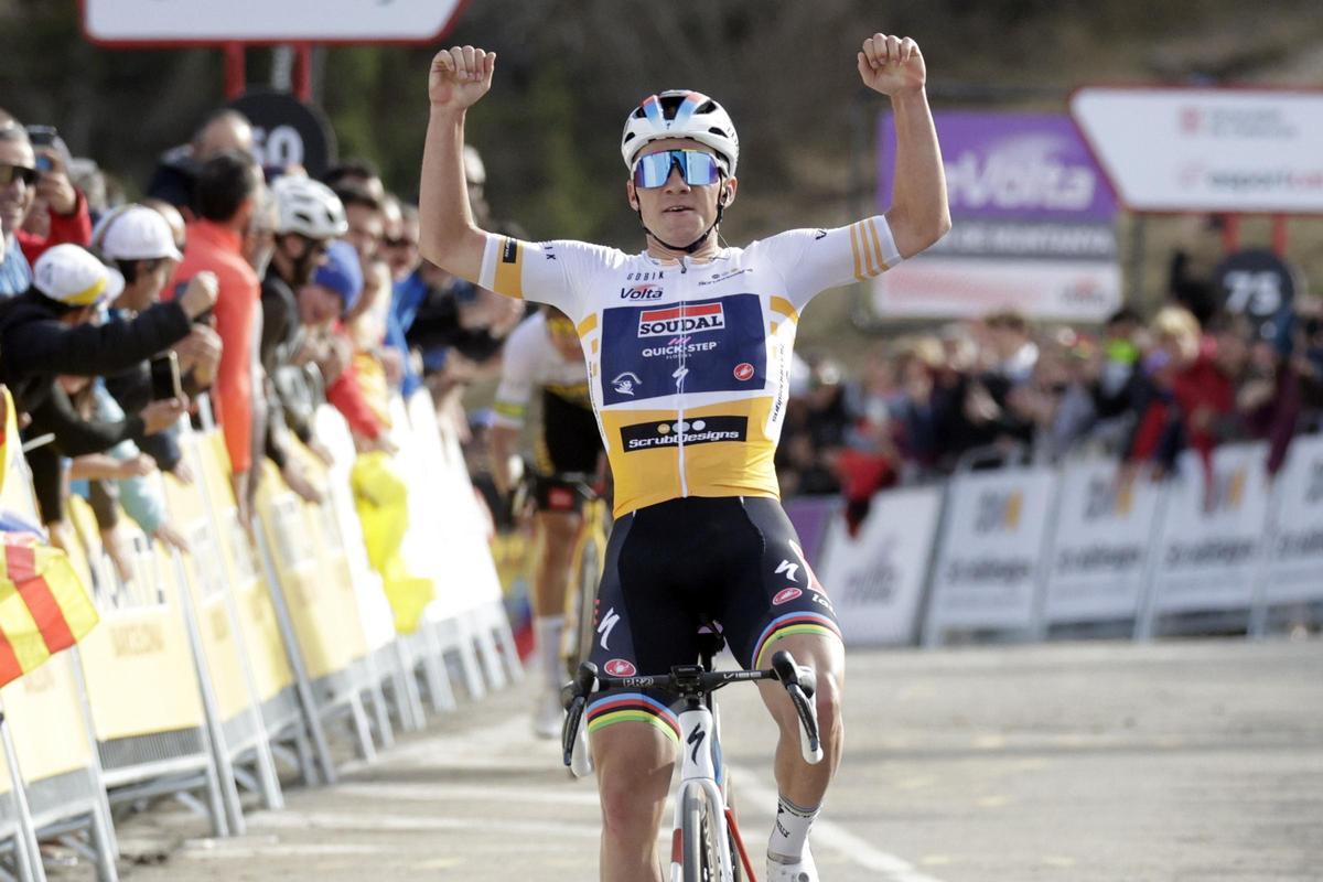 Evenepoel bate a Roglic en La Molina