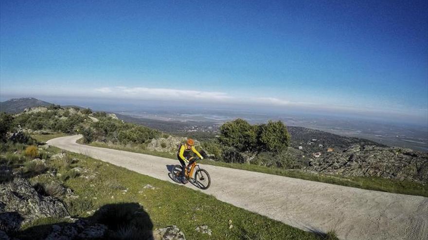 Fallece un ciclista al caerse en El Risco de Sierra de Fuentes