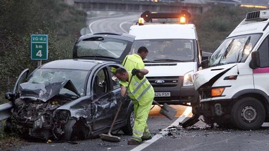 Cinco heridos en una aparatosa colisión múltiple en Cambados