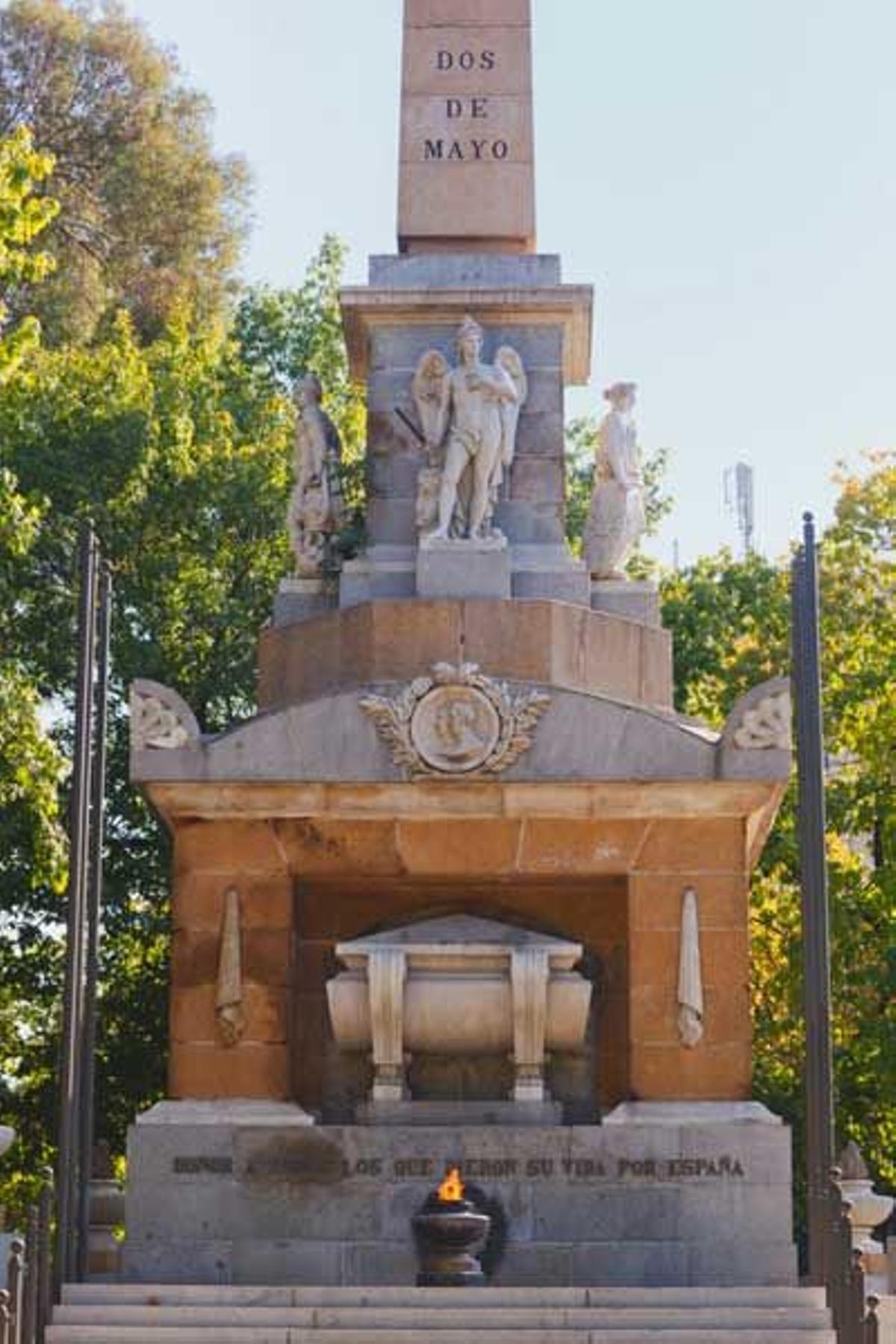 El Monumento a los Héroes del 2 de Mayo se encuentra en el Paseo del Prado