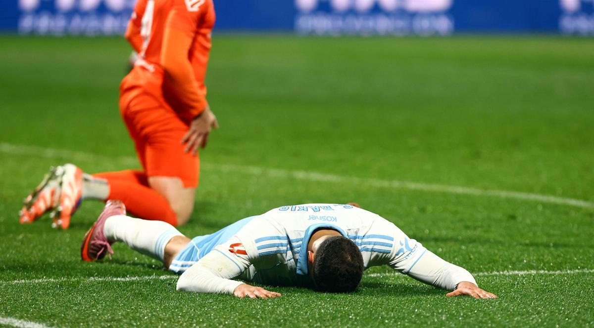 Bakis, en el suelo tras una oportunidad desperdiciada durante el partido ante la Real B.