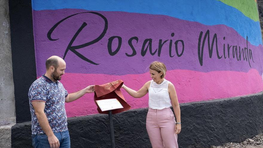 Antonio González y Noemí Santana inauguran el mural de Rosario Miranda