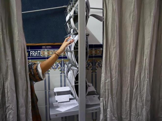 
                 Más participación, pocas incidencias y muchos nervios: así fue la jornada electoral en Córdoba 
            