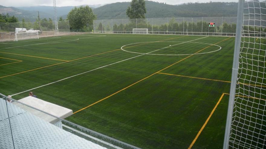 Campo de fútbol de Cerponzóns. // R. Vázquez