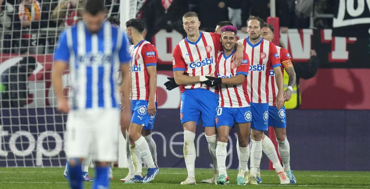 El Girona arrabassa el liderat al Madrid i deixa el Barça a 9 punts