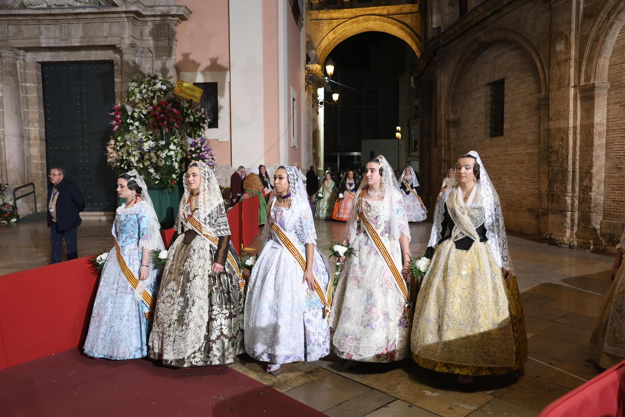 Ofrenda 18 de marzo. Calle de la Paz (23-24)