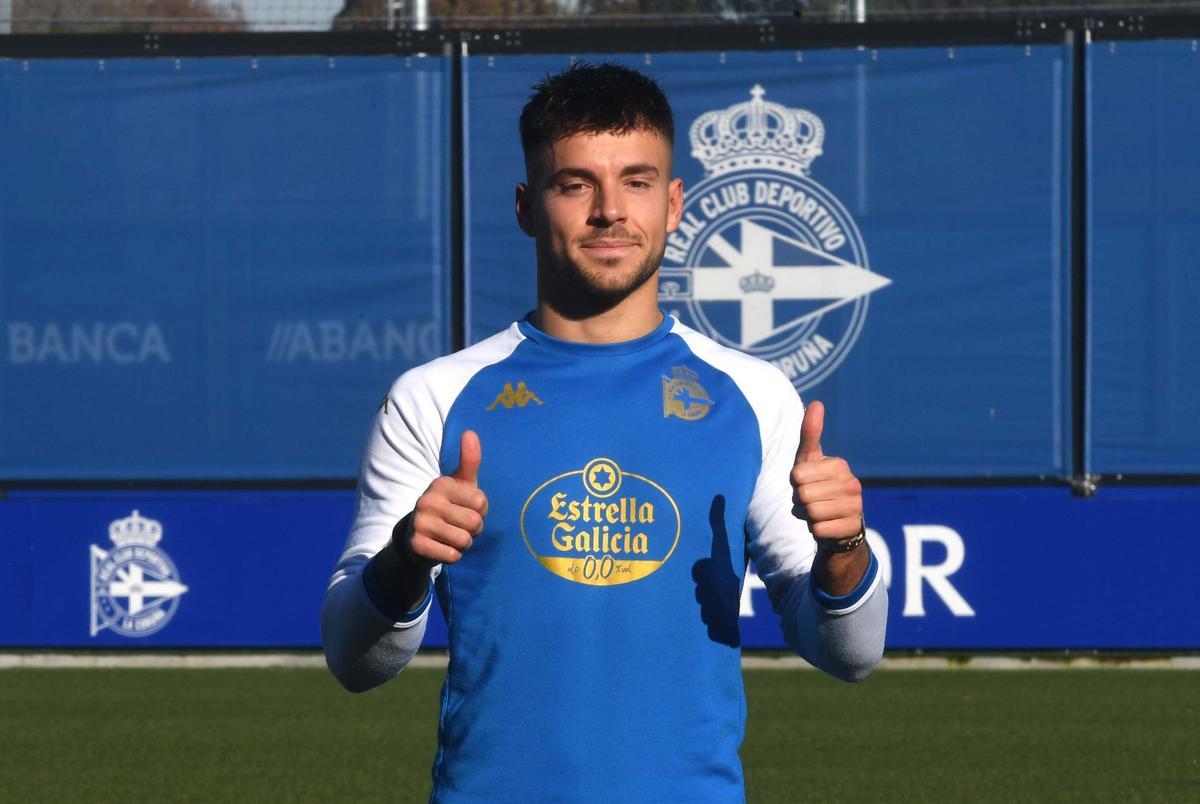 Álvaro Ferllo firma hasta 2027 con el Deportivo